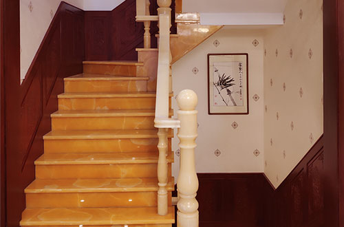 全椒中式别墅室内汉白玉石楼梯的定制安装装饰效果